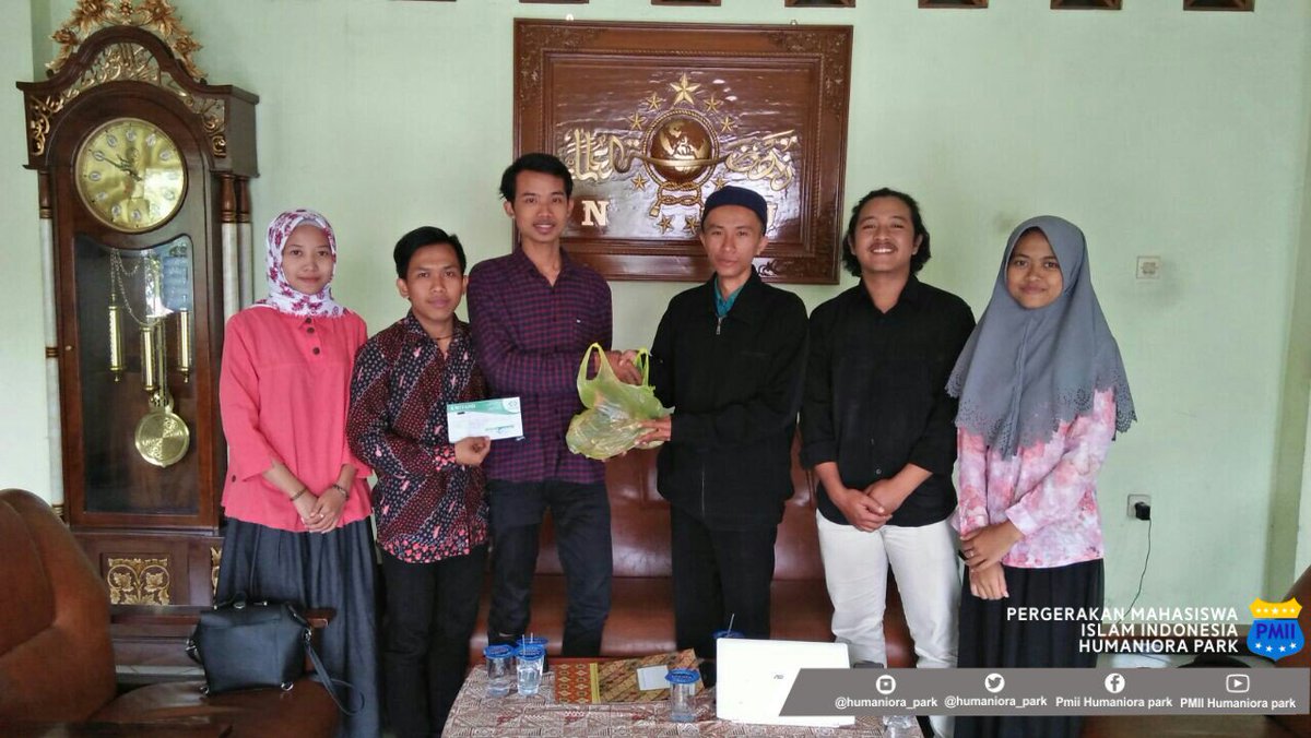 Humaniora_Park's tweet photo. Halo sahabat humaniora 😀
Alhamdulillahirobbil'alamin
Hari ini perwakilan dari Rayon PMII @Humaniora_Park bertemu langsung dg pengurus NU Care Laziznu Yogyakarta utk menyerahkan hasil penggalangan dana untuk korban Gempa Lombok pada 06 Agustus 2018.
#PrayForLombok #pmiipeduli https://t.co/2ttmFKmDLH