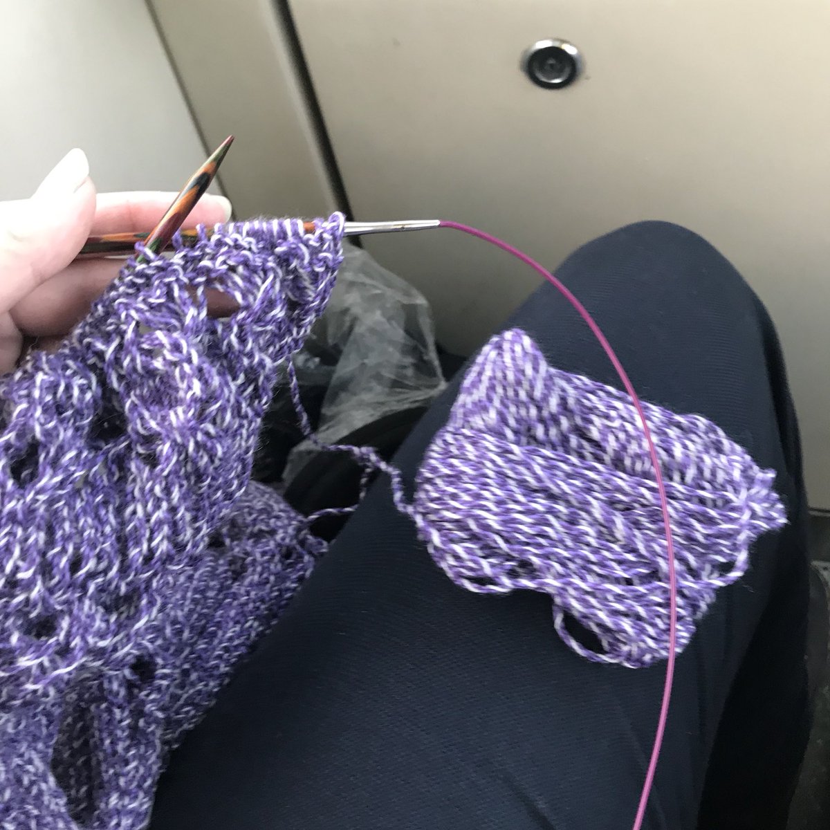 PaintySim's tweet photo. Currently playing #YarnChicken with the last ball of this 25 Row repeat scarf!
#YarnieProblems https://t.co/htnLt6dpTF
