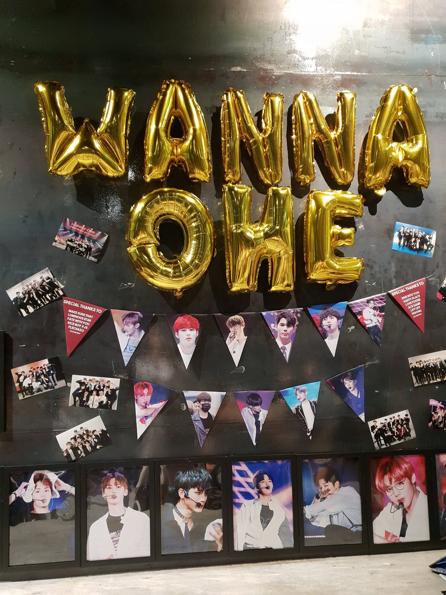 darkice887's tweet photo. Thank you #ECLIPSE0807 for the beautiful set up and gifts!
Was in a rush and forgot to take a photo of the drink at the venue ><
Thanks lots for this!! ❤ #wannaoneinsg https://t.co/9hBQ3iNIZy