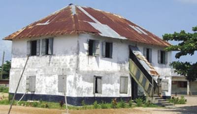 buildmacexng's tweet photo. On today's edition of #DidYouKnow,  we bring to you the First Storey Building in Nigeria which is located in Badagry, Lagos State, Nigeria. The foundation of the building was laid in 1842 while the house was completed in 1845.
#BuildMacex2018

#Thread https://t.co/K51tcHJHAH