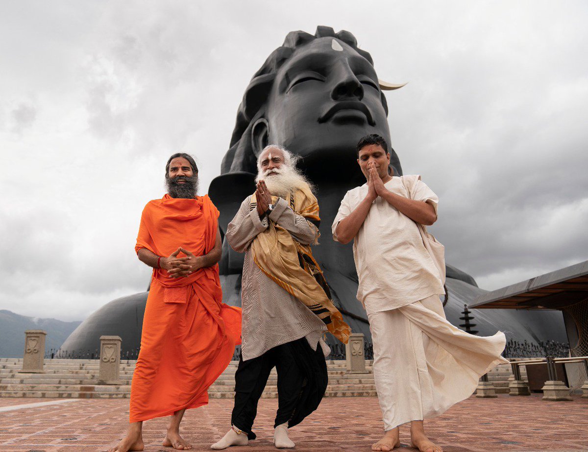 SadhguruJV's tweet photo. A delight to have @yogrishiramdev and @Ach_Balkrishna, duo who revolutionized indigenous industries &amp; brought #Yoga &amp; Ayurveda into lives of a large number of people - at #IshaYogaCenter. -Sg https://t.co/8LxJacvgMf