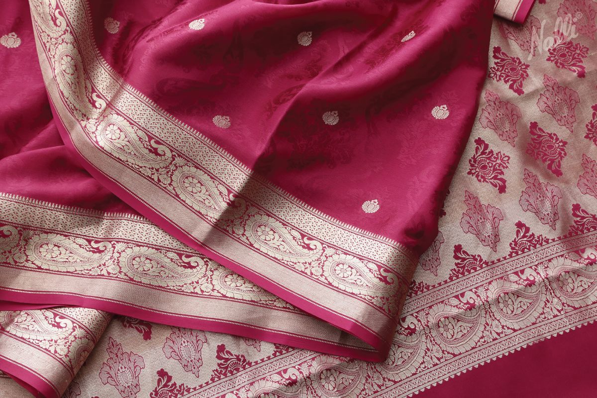 NalliSilk's tweet photo. An enchanting shade of purple is made more attractive by the woven-design on the body and the classic paisleys on the border. Click on the link https://t.co/oGT8pY46JT to view this stunning saree.
#Nalli #nallisilks #onlineshopping #shopping #Mysore #crepesilk https://t.co/JaseVzOpnL