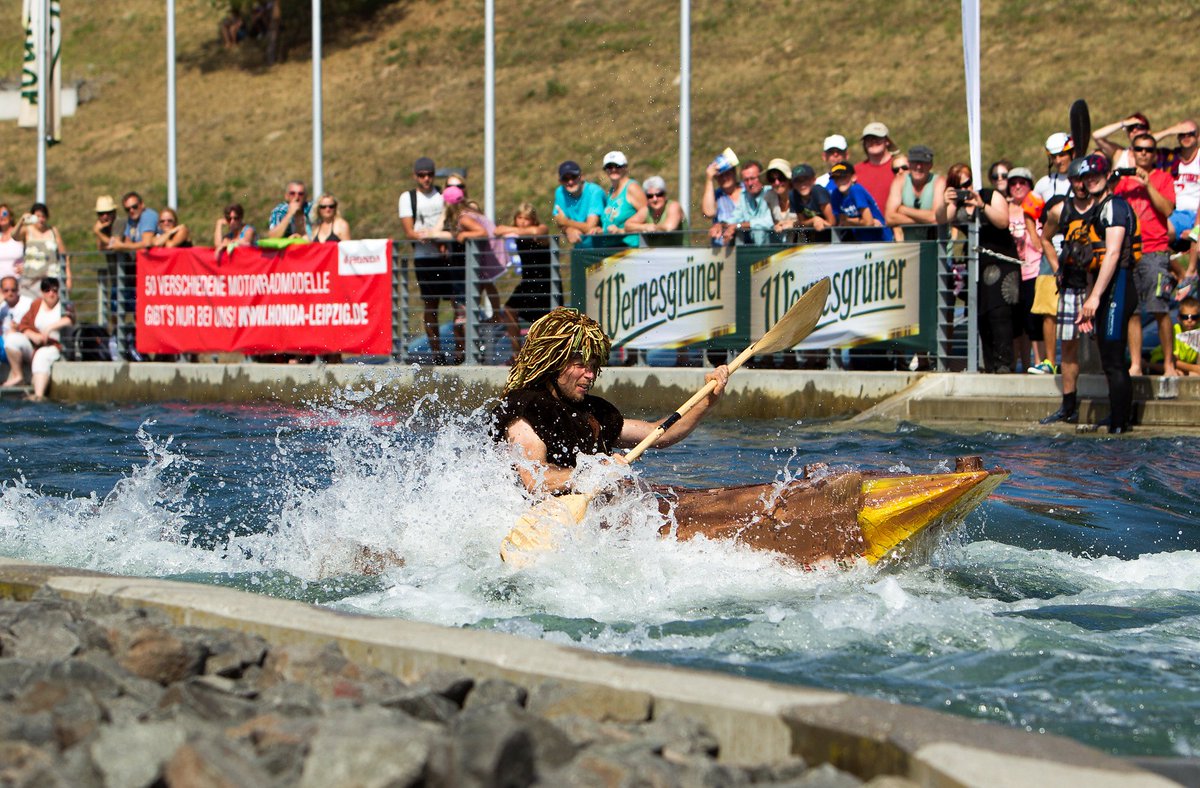 Jetzt noch die letzten Plätze für das Pappbootrennen im #KanuparkMarkkleeberg sichern. Seid dabei, wenn über 8000 Zuschauer euer Kunstwerk bestaunen!
Abkühlung hier: tinyurl.com/ycmzykld 
© Kanupark Markkleeberg