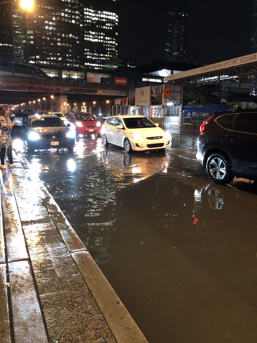 ElenaLappo's tweet photo. Last night’s storm near ACC https://t.co/fet0oQDE4O