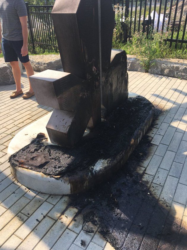 Vandals set fire to Kanata monument: bit.ly/2Mpl8g6 https://t.co/hhe7rlNqsP