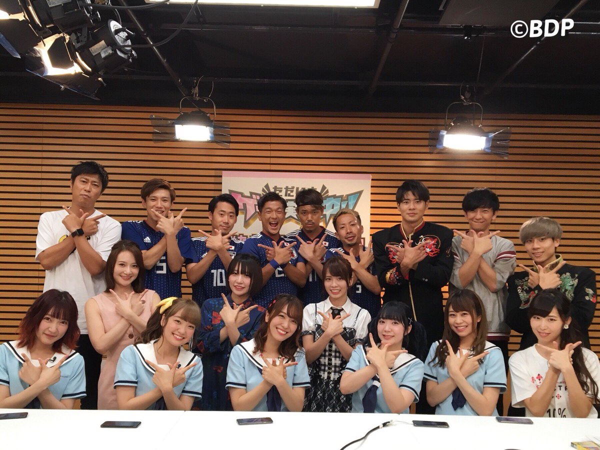 bang_dream_info's tweet photo. 【Poppin'Party】
テレ朝夏祭りにて「ただいまゲーム実況中!!」生放送と「コカ･コーラ SUMMER STATION 音楽LIVE」でのライブに出演させて頂きました✨
嵐の中、たくさんの方々にお越し頂き大盛況のライブとなりました😊🎶
皆さんありがとうございましたっ‼️
#バンドリ #ポピパ #PoppinParty https://t.co/hMdU5DgwKX