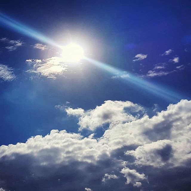whatktwrotenext's tweet photo. Not that we are creatures of habit but the #sky photographed at the same time from the same supermarket car park as last week!  Shopping followed by breakfast and swimming with my boy, it might be predictable but I love the little traditions and habits w… https://t.co/uKCv5KvR7T https://t.co/3wU1Sf65tA
