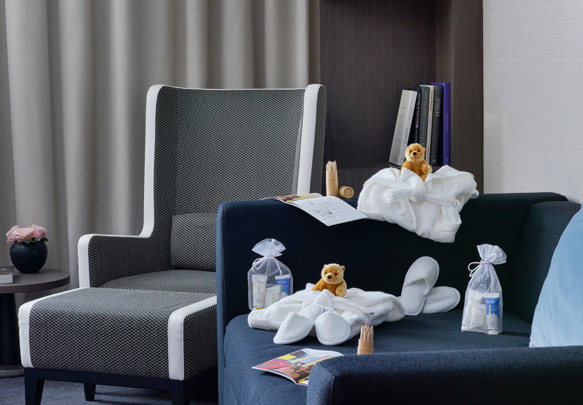 marseille's tweet photo. #JeuConcours 🎁
Nous vous proposons de gagner un séjour exceptionnel pour 2 adultes et 2 enfants dans le prestigieux @ICMarseille !
L'hôtel 5 étoiles qui fait face à la Bonne Mère vous accueillera en toute tranquillité d'esprit.
Pour participer 👉 https://t.co/XYATbUkjSp https://t.co/ngMYmnQbuk