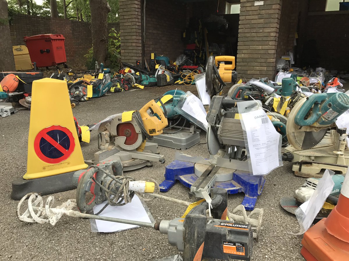 tvp_mk's tweet photo. Today we're reuniting victims of crime with their tools as part of #OpAppleton 🛠️ https://t.co/FFa6XqDARh