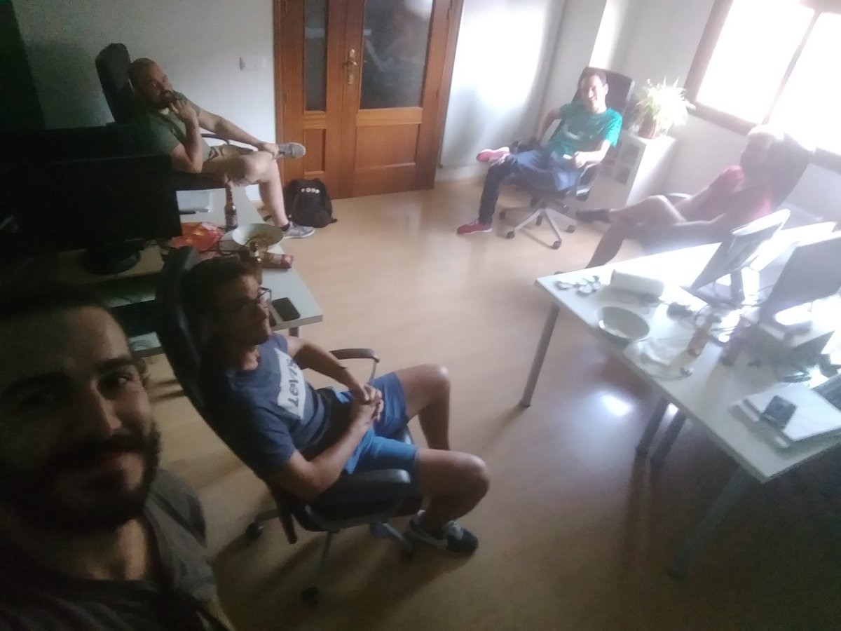 GloinSL's tweet photo. Llevamos ya un par de tardes de "duro trabajo" preparando un #tech #sideproject que os va a encantar. Seguiremos informando, ¡permaneced atentos! #hype https://t.co/VYpZt2HXjY