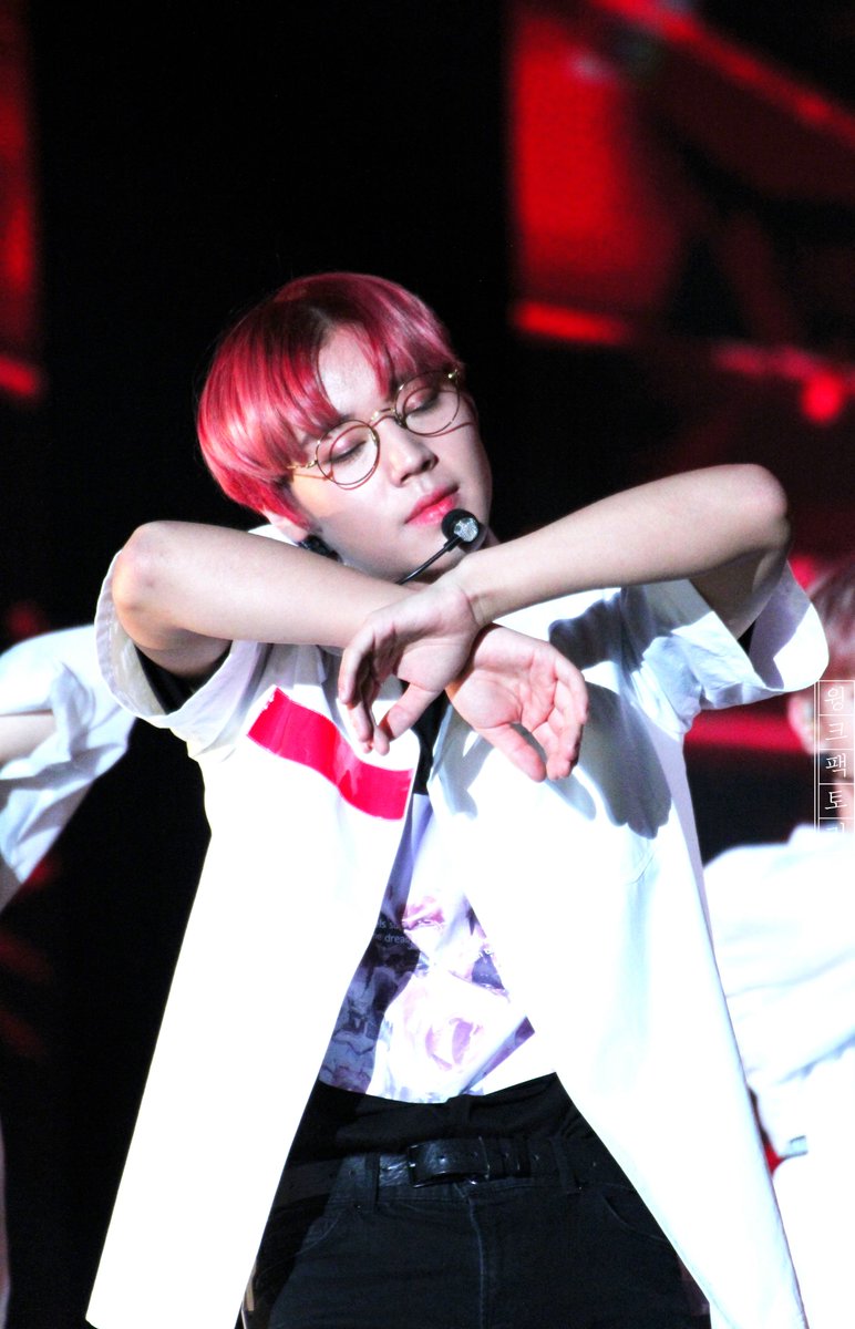 WINK_factory's tweet photo. 180723 울산 썸머 페스티벌 지훈이

섹시한 체리윙 🍒

#박지훈 #parkjihoon #워너원 #WannaOne #지훈 https://t.co/O2p7jcBKkS