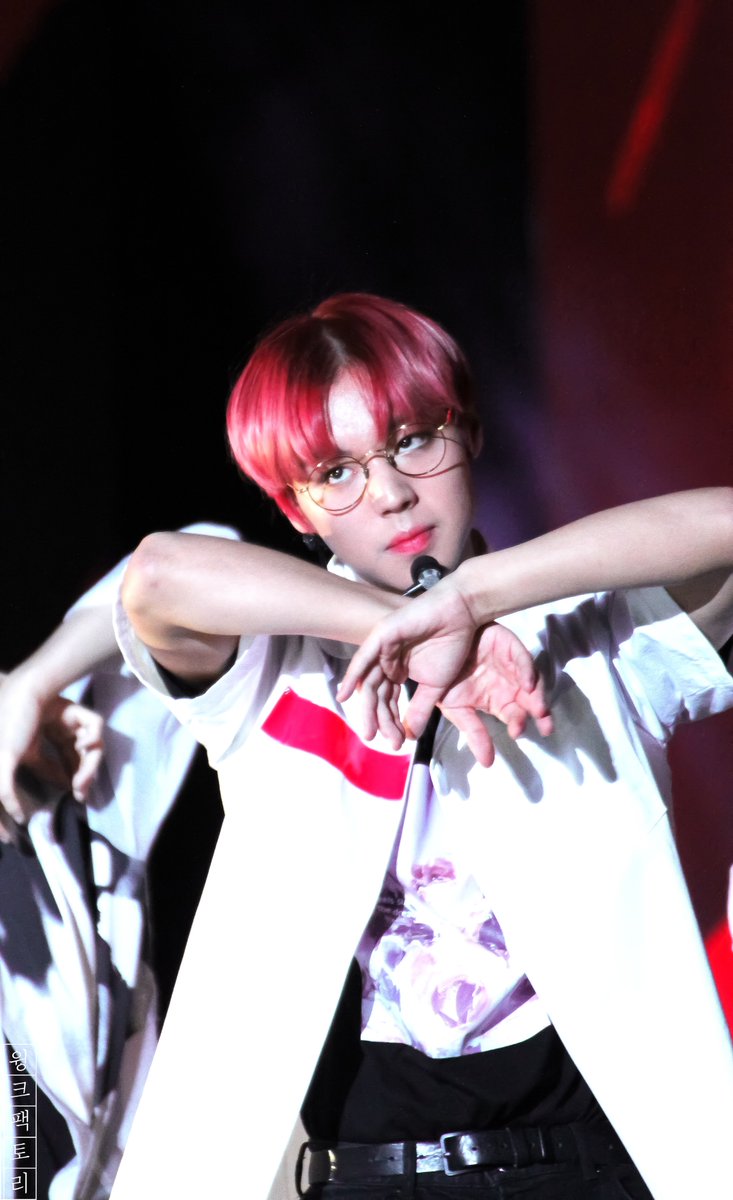 WINK_factory's tweet photo. 180723 울산 썸머 페스티벌 지훈이

섹시한 체리윙 🍒

#박지훈 #parkjihoon #워너원 #WannaOne #지훈 https://t.co/O2p7jcBKkS