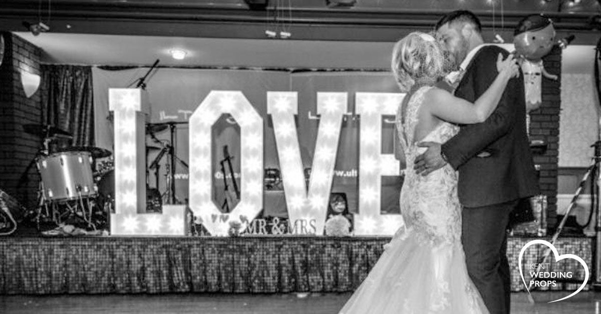 KentProps's tweet image. *SPECIAL OFFER*
Only £149 to hire our 4ft LOVE lights for 24 hours including delivery and setup in any location in Maidstone or Medway!

Book before 31/8/2018 to secure this Special Offer! PLUS we will give you FREE bottle of prosecco to celebrate your booking!! #KentWedding