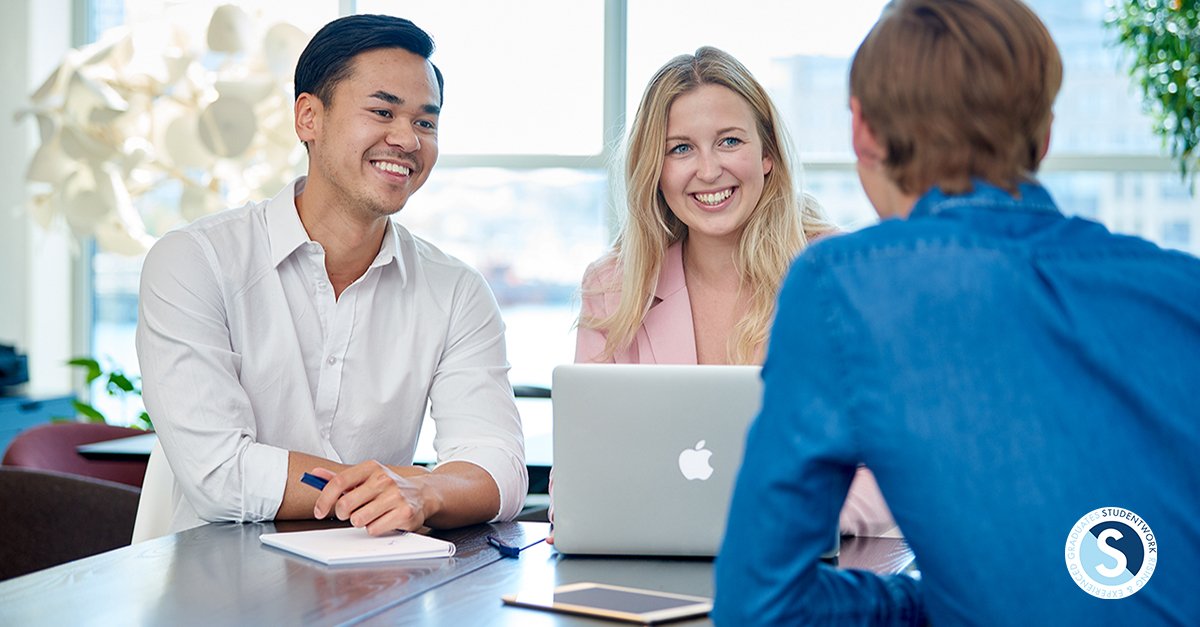StudentworkSE's tweet image. Våra rekryterare får ofta frågan om vilka arbetssökande som är en lyckad match för oss på Studentwork. Nu avslöjar våra rekryterare sina bästa tips för vad du ska tänka på när du söker en tjänst hos oss &amp;amp; hur du bygger upp ditt eget personliga varumärke! bit.ly/2N9QxmG