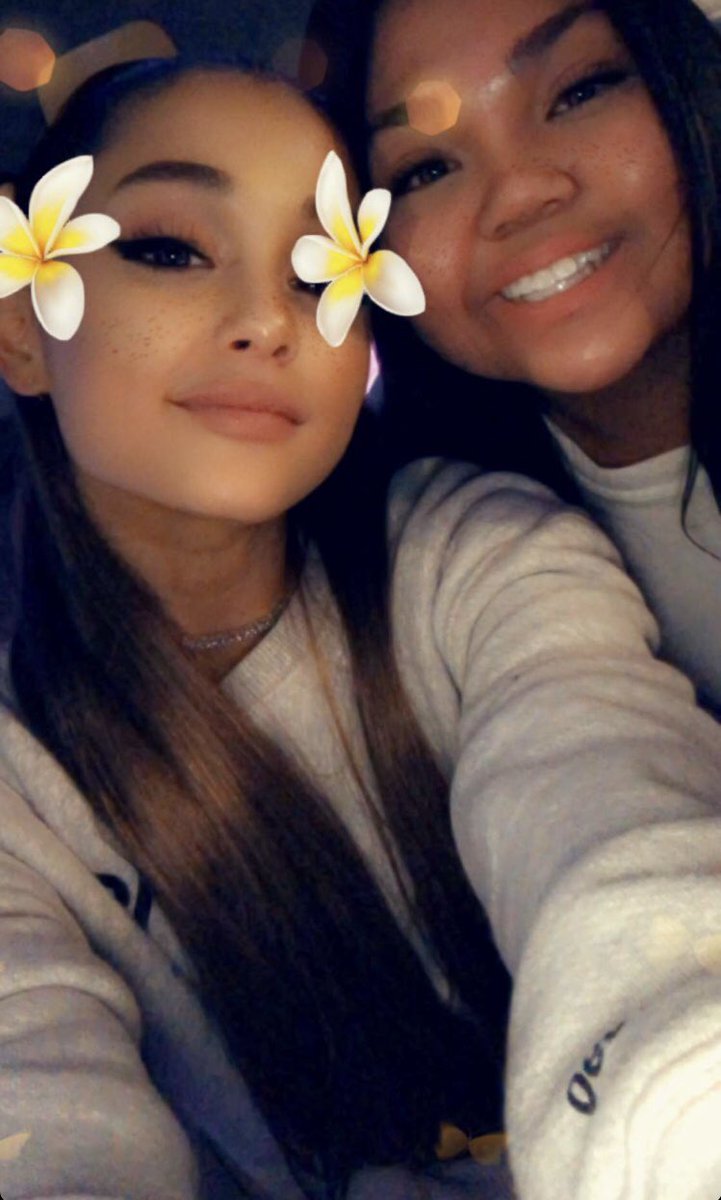 needycristi's tweet photo. ugh i look SO BAD but THANK YOU SO MUCH FOR EVERYTHING THIS HAS BEEN THE BEST DAY OF MY LIFE I LOVE YOU @ArianaGrande https://t.co/K5ouBTYGfi