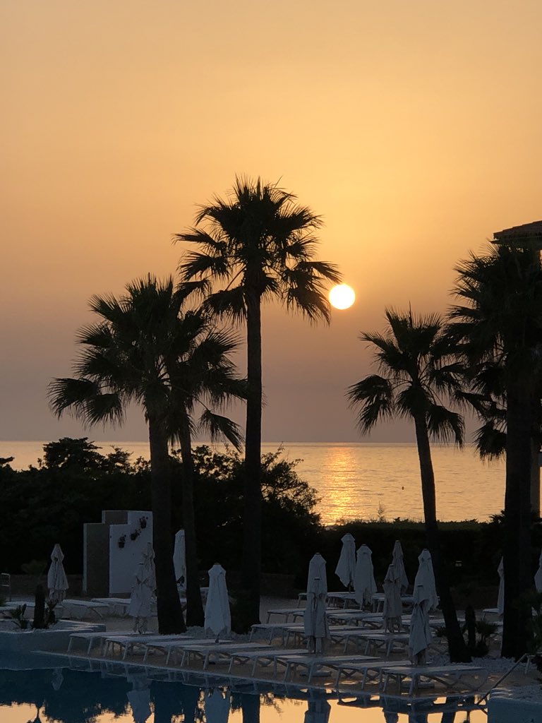 No hay nada que me guste más que las puestas de sol, te amo 😍 Sancti petri . My favorite place in Spain 🇪🇸