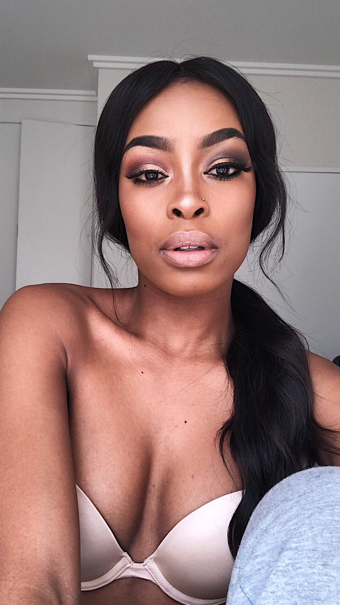 KNaomi_N's tweet photo. Playing around with makeup ♥️ MELANIN https://t.co/WgUZcySOSR