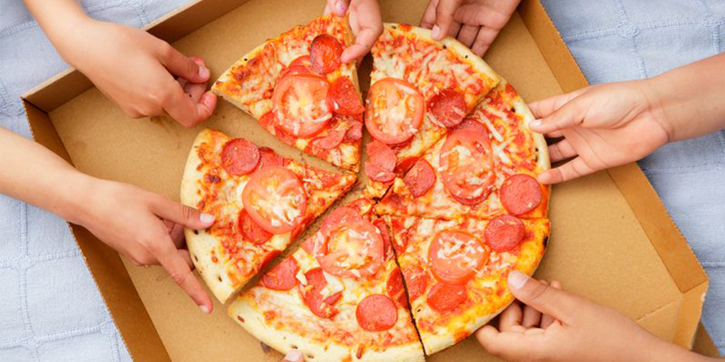 AirtimeRewards's tweet photo. Want to become an office legend and win a free pizza for your team? 🍕

Simply retweet this post and give us a follow. The winner will be announced at 9 o'clock Friday morning... https://t.co/7piJ6X9hGi