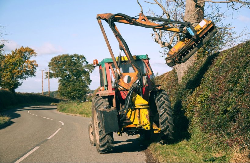 DefraFAS's tweet photo. Donβt forget, the restrictions on tree and hedge-cutting rules are in place until September https://t.co/20vVwRGOzv #farmingrules #farming https://t.co/XKAi4ft2WQ