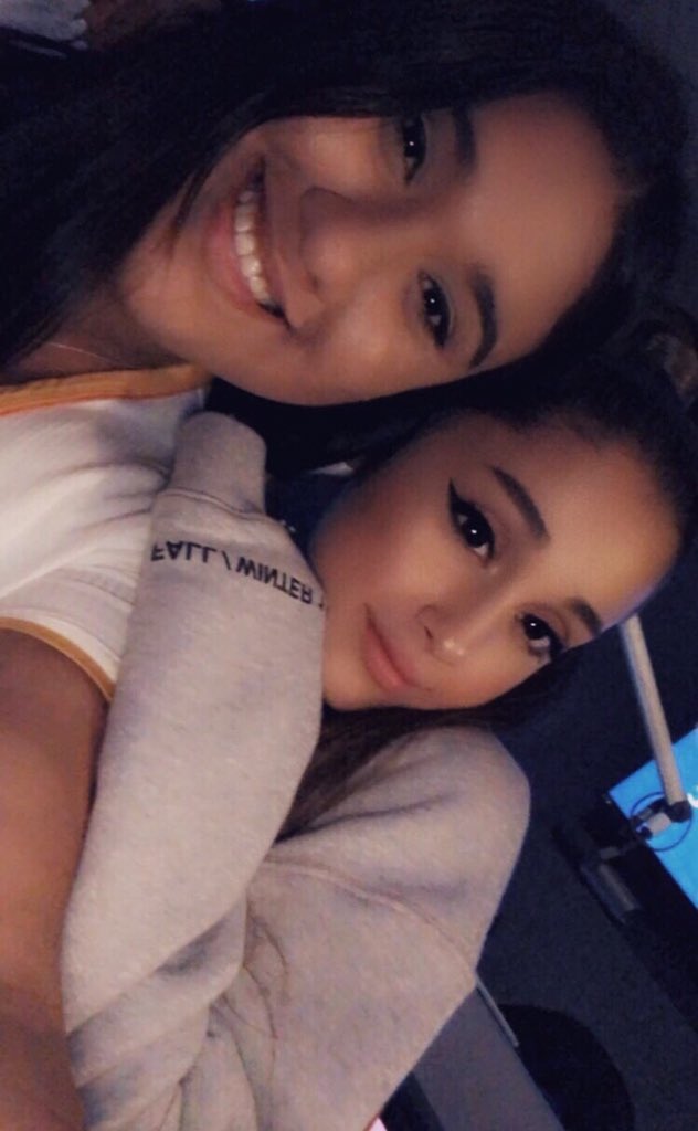 val 🦋 tweet media