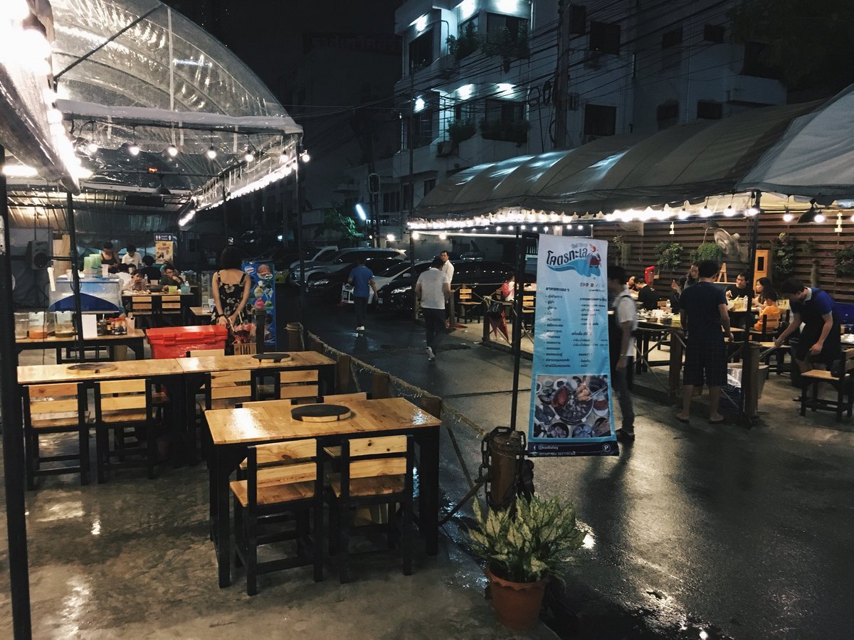 muse_theptas's tweet photo. บุฟเฟ่ทะเลเปิดใหม่ bts พญาไท 599.- มีโปรโต๊ะนึงให้ Lobster 1 ตัวด้วย หอยแครงตัวเท่าหัวคน กุ้งสดซดหัวมันเลย อร่อยดีแนะนำ ร้านสวย มีที่จอดรถ เพิ่มบุฟเบียร์ 199.- #อร่อยไปแดก https://t.co/zx7o6WQowS