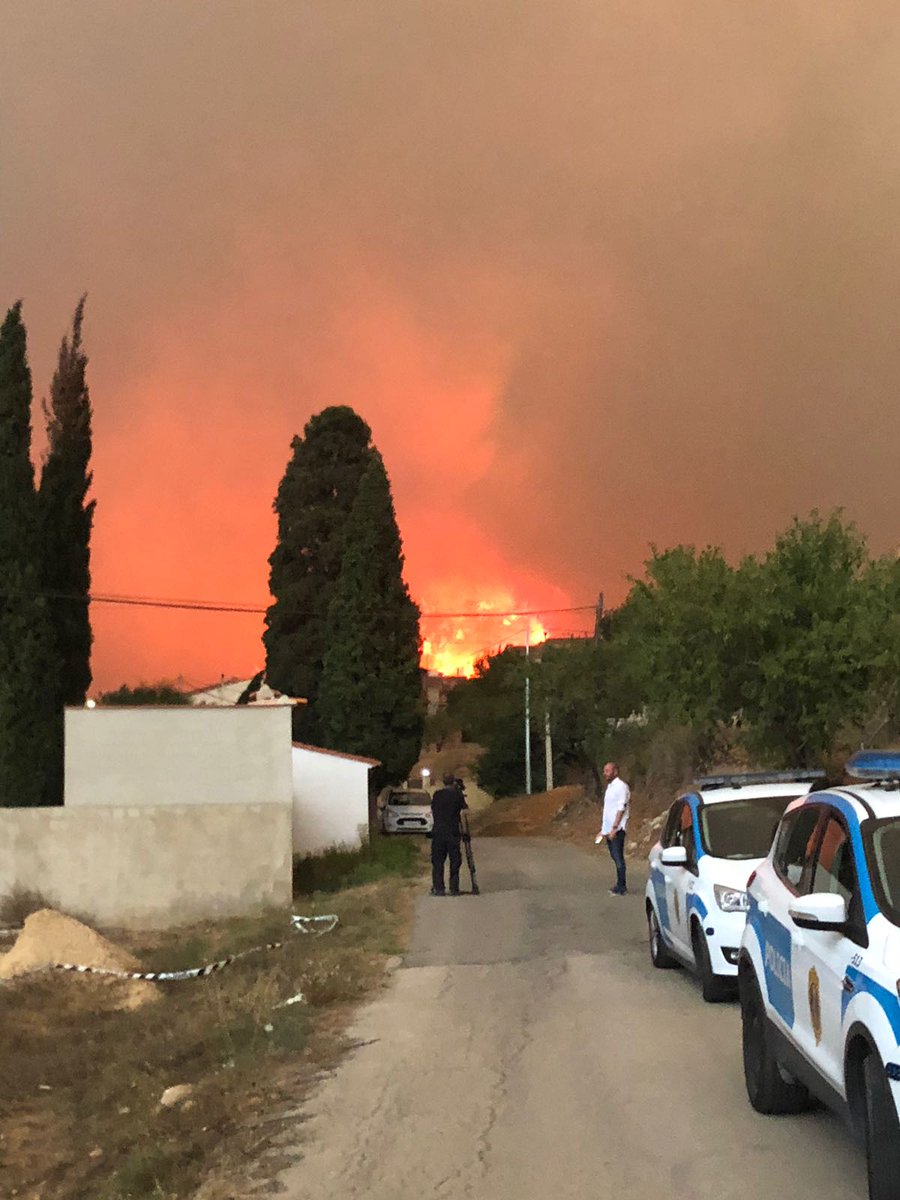 Rabia, indignación y desolación ante un incendio que ya ha calcinado en torno a 3.000 has en #LLutxent #Gandia #Pinet #Quatretonda #Barx i #Ador.
A quienes lucháis para extinguir el #IFlLlutxent os mandamos todo nuestro ánimo, fuerza y agradecimiento.
