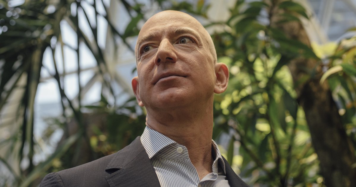 indexhu's tweet image. Nagy ára van annak, hogy #JeffBezos lett a világ leggazdagabb embere #amazon dlvr.it/QfB7TM