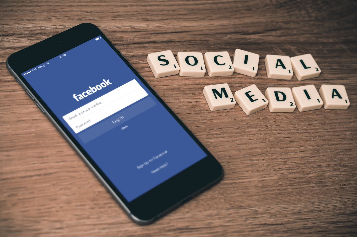 ParentsCornerZA's tweet photo. Have you wondered when you should introduce your children to social media? Here’s some advice: https://t.co/uxPn6nYDtW https://t.co/baYonnzaB8