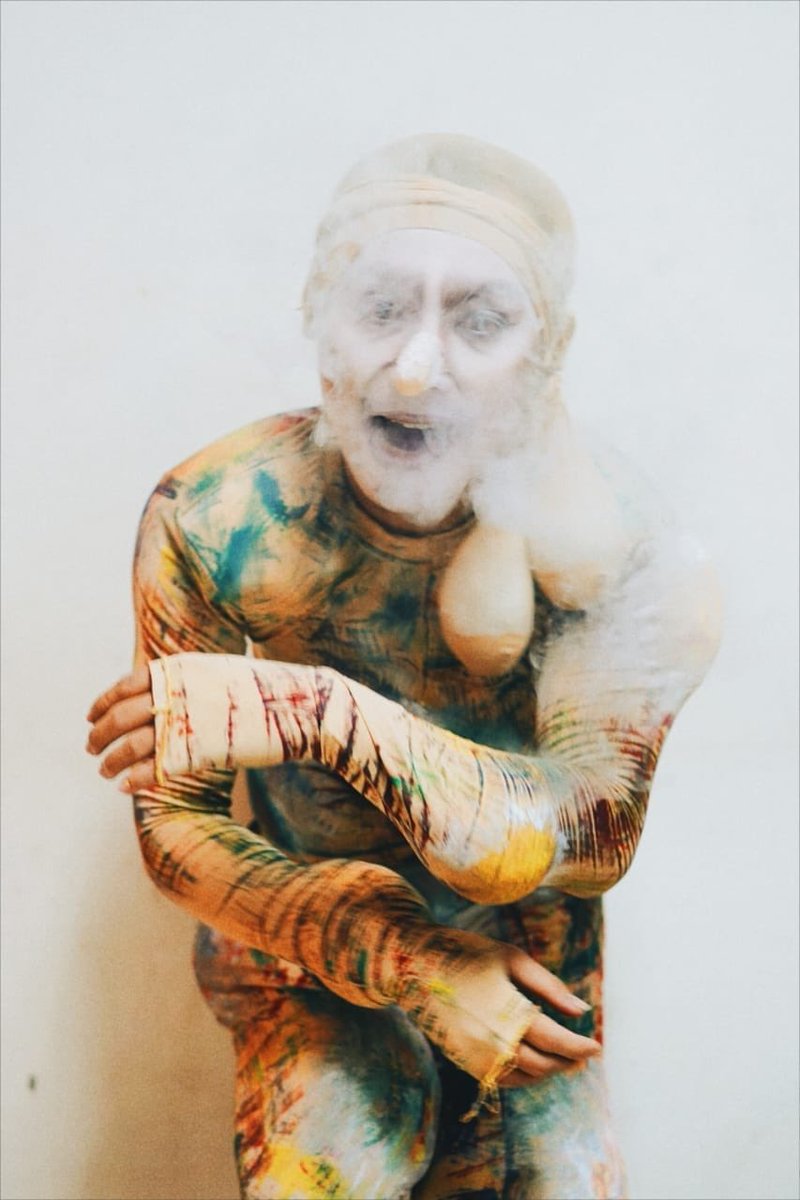 Tentang guru, tentang buku, tentang panggung, tentang pantomim. #mime #pantomime #pantomim #art #actor #actorlife

📷 Daniel Adnan