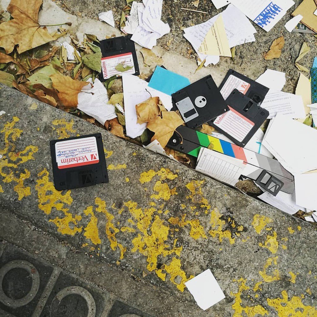 luisfraguada's tweet image. Evidence of a recent past. Arguably the most sought after raw material of our time is also the most disposable. #techtrash #datatrash #anthropocene (at Barcelona, Spain)