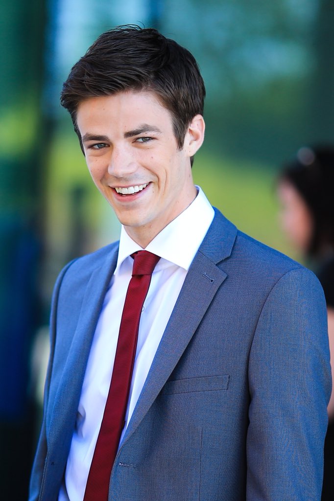 grant gustin pics.