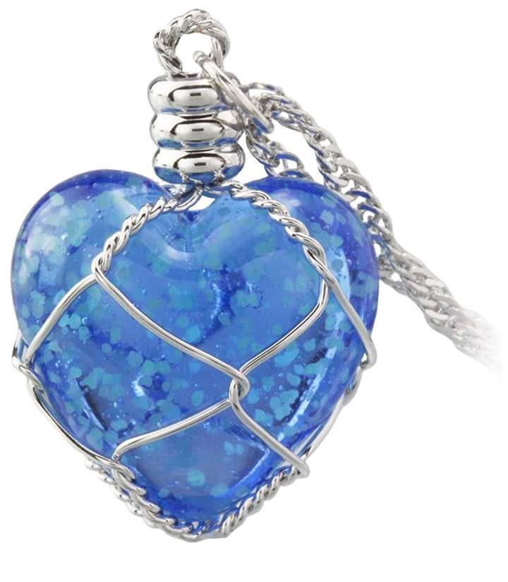 CarlyleL's tweet photo. Win the illuminating heart pendant from @AlyssaBreck and #TheShadowFiles release event https://t.co/Nk6AmZQ9JM #giveaway https://t.co/RWhlMD53Eq