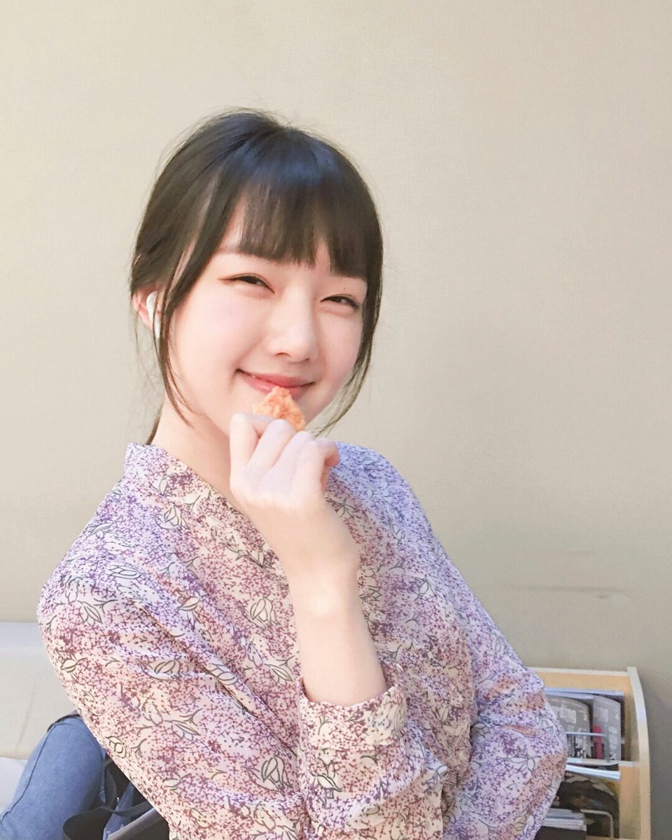 itsmaeharlene's tweet photo. [PHOTO] #GFRIEND Official Instagram update with #Yerin (180808) 1/2

“Cookies 🍪 is not suitable for fruit 🥝🍉🍍replacement . . I don't not need it until 3 o'clock .. 🍶  #prettychild, #Yerinunnieispretty, #ofcourseIampretty ㅓ..ㅓㄴ"

Source: https://t.co/Fgks0iULWY https://t.co/V6Vn0p9snu
