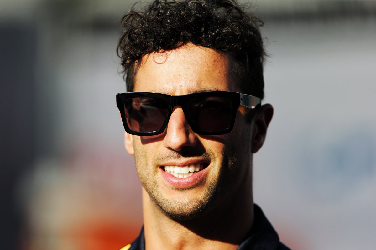 ID_Renault's tweet photo. Renault Sport Formula One Team is pleased to confirm Daniel Ricciardo will join the team from the 2019 season.
He will team up with current driver Nico Hülkenberg.
@renaultsportf1 @hulkhulkenberg @danielricciardo https://t.co/rqy9qATa6S