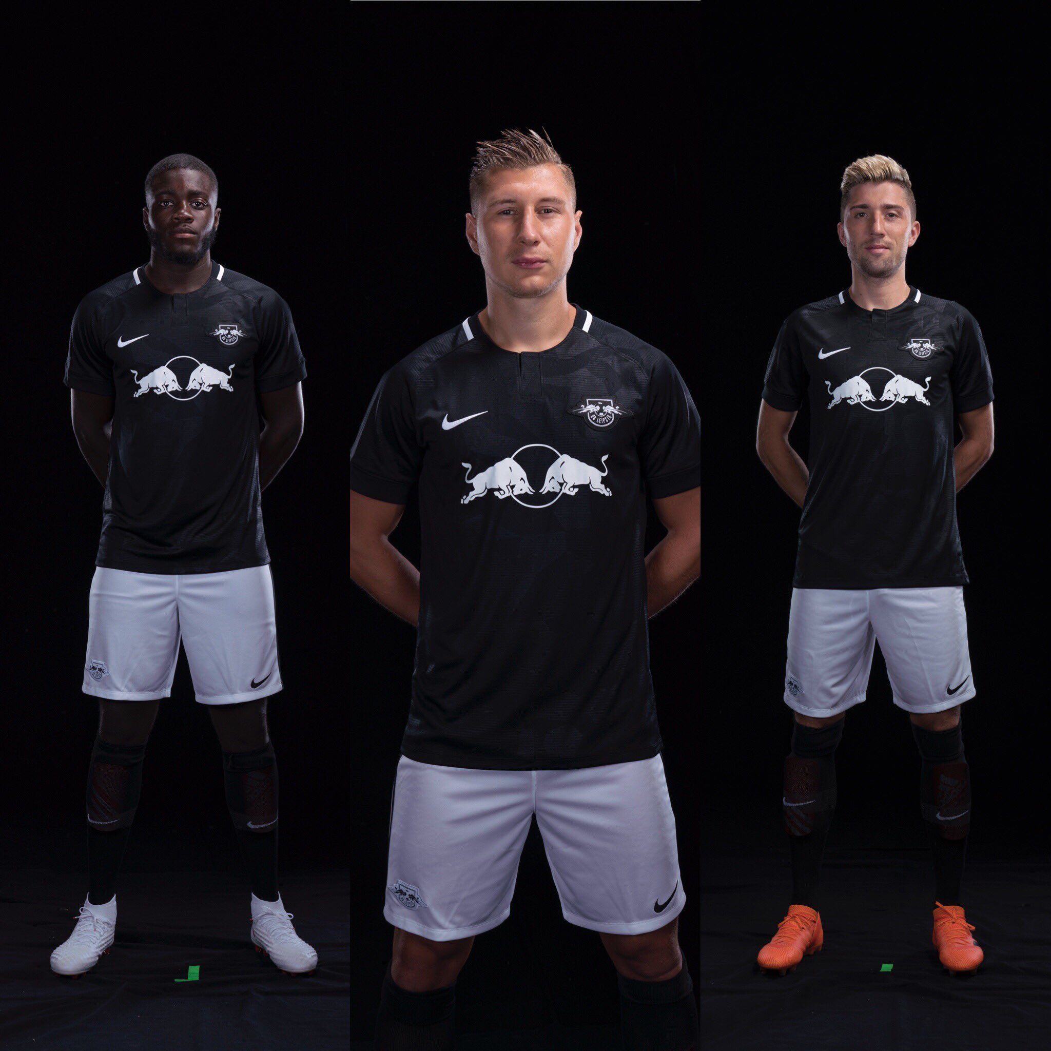 RB Leipzig English on Twitter: "⚫️⚪️ Introducing our new third for the 2018/19 season, available from on our online 💻 https://t.co/ipeL47o7ks @nikefootball https://t.co/KPhmb7bfoC" / Twitter