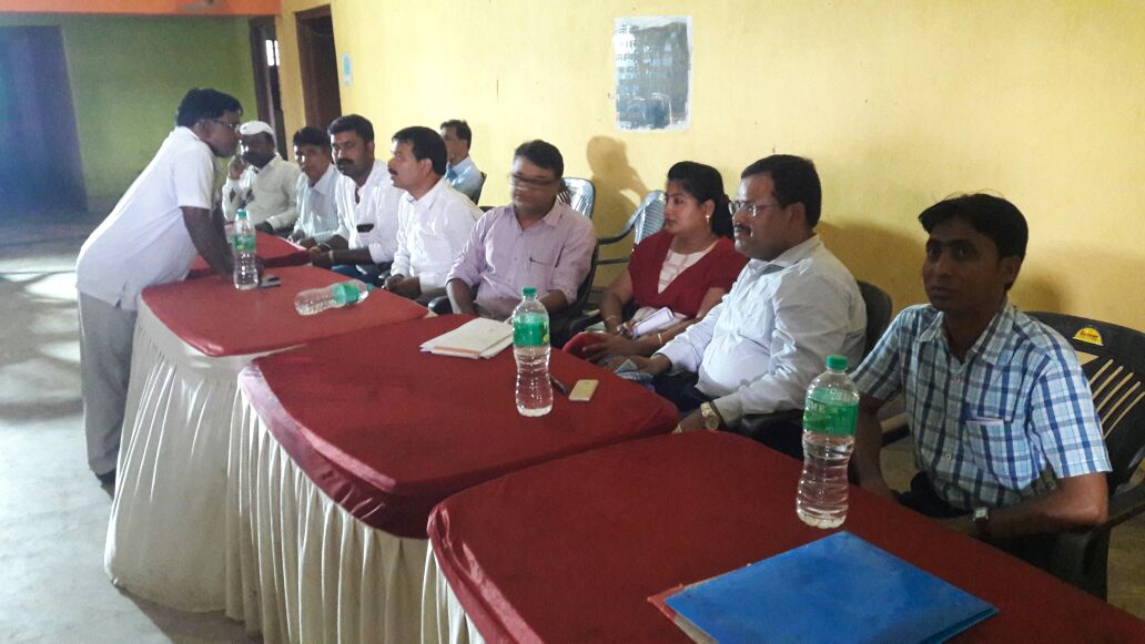 "जनता दरबार" held at NAC Mihijam and Block Karmatand to address and resolve the grievances of the individual beneficiaries <a href="/dasraghubar/">Raghubar Das</a> <a href="/jharkhand181/">Covid-19 Control Room Jharkhand</a> @cmojhr <a href="/PMUjjwalaYojana/">PM Ujjwala Yojana</a> <a href="/rrlr_jharkhand/">Revenue Registration & Land Reforms Dept Jharkhand</a> <a href="/RDD_Jharkhand/">Rural Development Dept,Jharkhand</a> #AddressingPeopleGrievances pic.x.com/bxBLGkru25