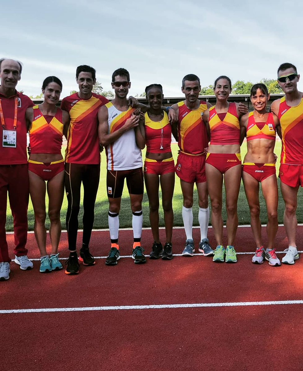 azucenadiaz42's tweet photo. Todo ok! Últimas series hechas antes del Campeonato de Europa de maratón. Cada ratito que pasa tengo más ganas de que llegue el domingo y disfrutar de esos 42.195m . Otro pasito más!
#biclinic #clubconfines #marathon #berlin2018 #pasionporcompetir @berlin_2018 @atletismoRFEA https://t.co/V5sLQyp6fO