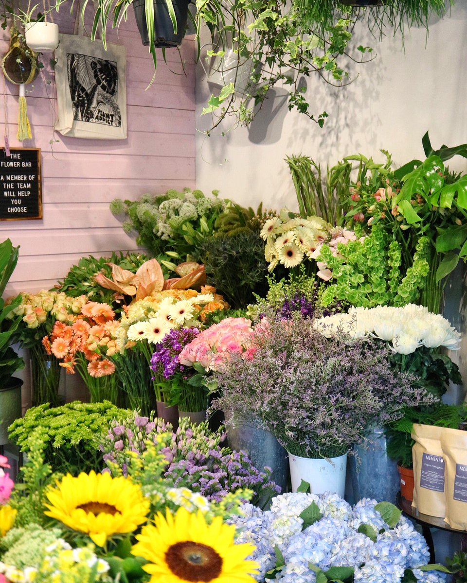 MementoBelfast's tweet photo. Full loaded! Call us on 02895430330 or pop across to the website to order, same day delivery available! 🌸 #MementoBelfast #OrmeauRoad #Belfasthour https://t.co/TnvR66b8v1