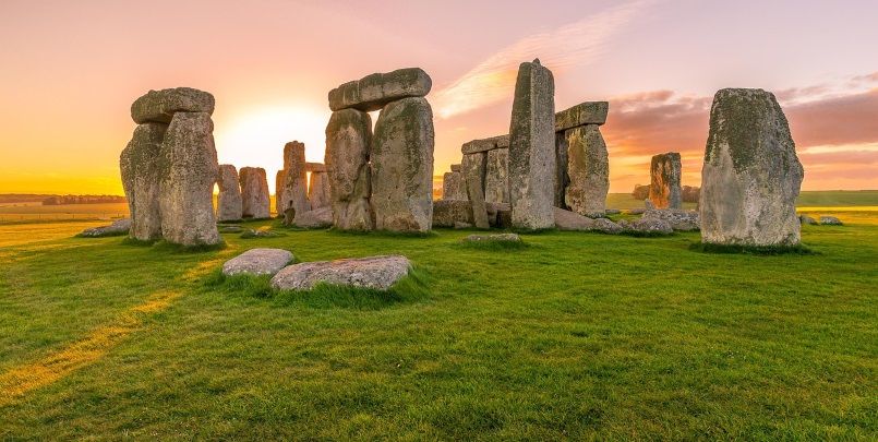 TELC_UK's tweet photo. ** #Stonehenge** is a prehistoric monument in Wiltshire. It consists of a ring of standing stones, with each standing stone around 13 feet (4.0 m) high, 7 feet (2.1 m) wide and weighing around 25 tons. #London #History #Travel #Adventure #LearningEnglish #English #School #TELCUK https://t.co/IjaZ3YM7Lb