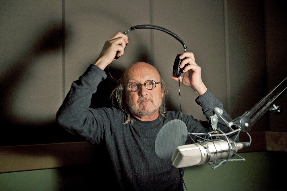Phil_Papineau's tweet photo. Corcoran quitte À propos. "Je ne suis pas preneur de la radio nonchalante, où on dit n’importe quoi. (...) Moi, je cherche, je travaille, j’écris, je peaufine, je réduis, je condense. Et je donne." https://t.co/hjAPWZnFxV https://t.co/qIZbRZePDE