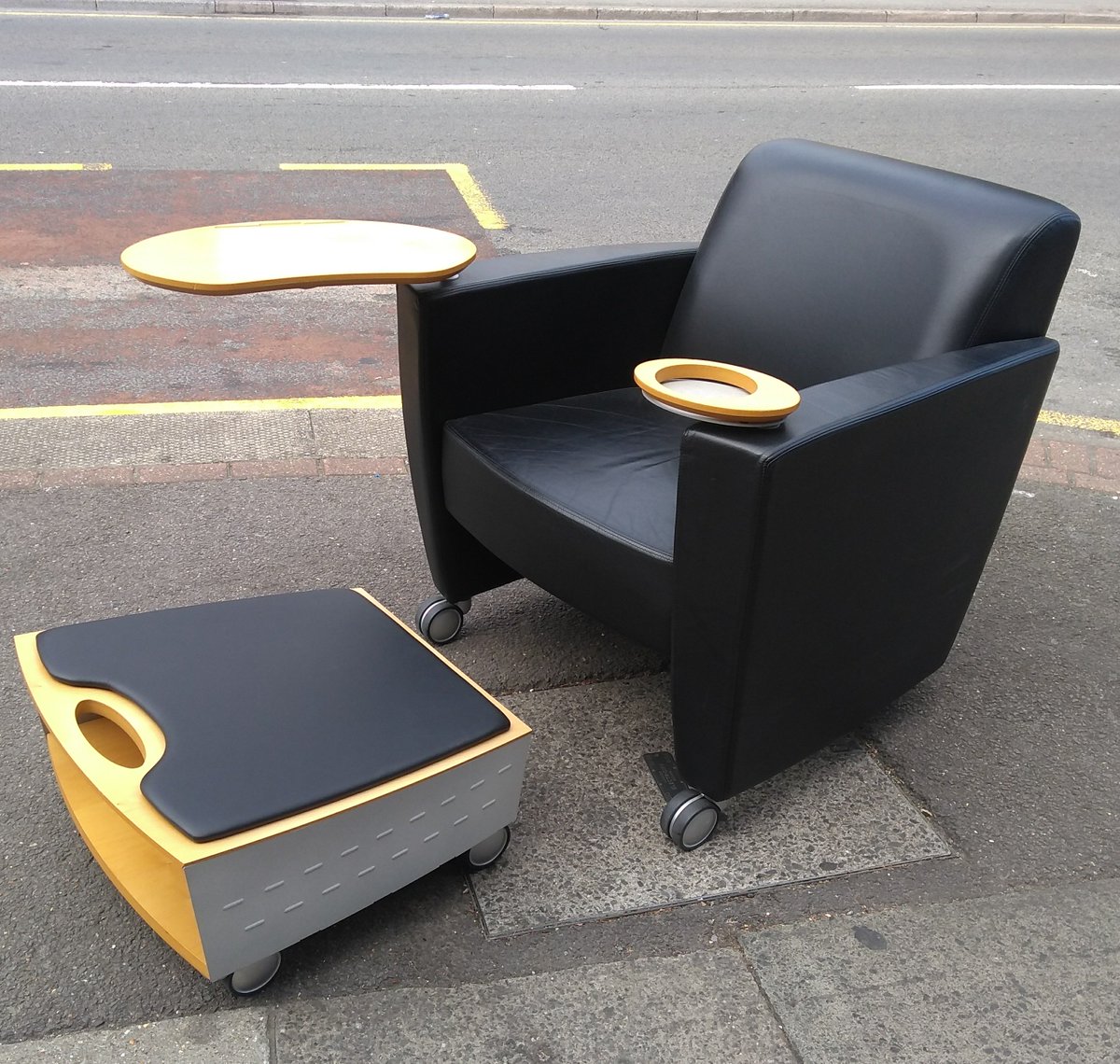 Got a #Haworth a lot "ToDo?" Kickback with #breakout #office #furniture avbl alliedofficefurniture.co.uk  #B2B #GodalmingHour #LeicesterHour #WokingHour #MidlandsHour #CentralHour #ShropshireHour