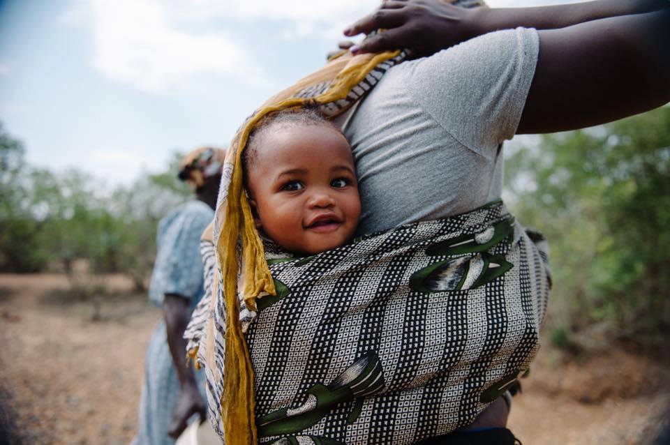 AsMisericorde's tweet photo. L'attention d'une mère pour ses enfants est vitale. L'accès à de l'eau propre 💧 leur permet de passer des heures avec leurs enfants plutôt que de les passer à marcher jusqu'à une source d'eau contaminée.
Faites changer les choses :
https://t.co/4zsSu2TTc6
#Aquafrica #Forage https://t.co/7Ep61Qc45M