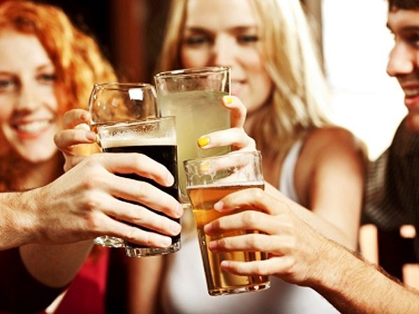 Yfm's tweet photo. ON AIR - Special Edition of Guess The Lunch: Ladies must sing us their favourite song about being a woman and the best one will get drinks courtesy of #TheNiaBrownShakedown

Send a video and tag @NiaBrownLive and @Mthaux or send a voice note on the YFM App! https://t.co/SaTVllYtT5