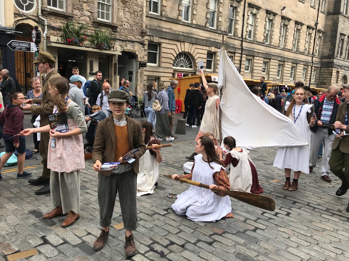 LizJService's tweet photo. #battleofboat on The Mile. ⁦@ParadiseGreenUK⁩ at 1.55 pm https://t.co/TumwRKcbCH