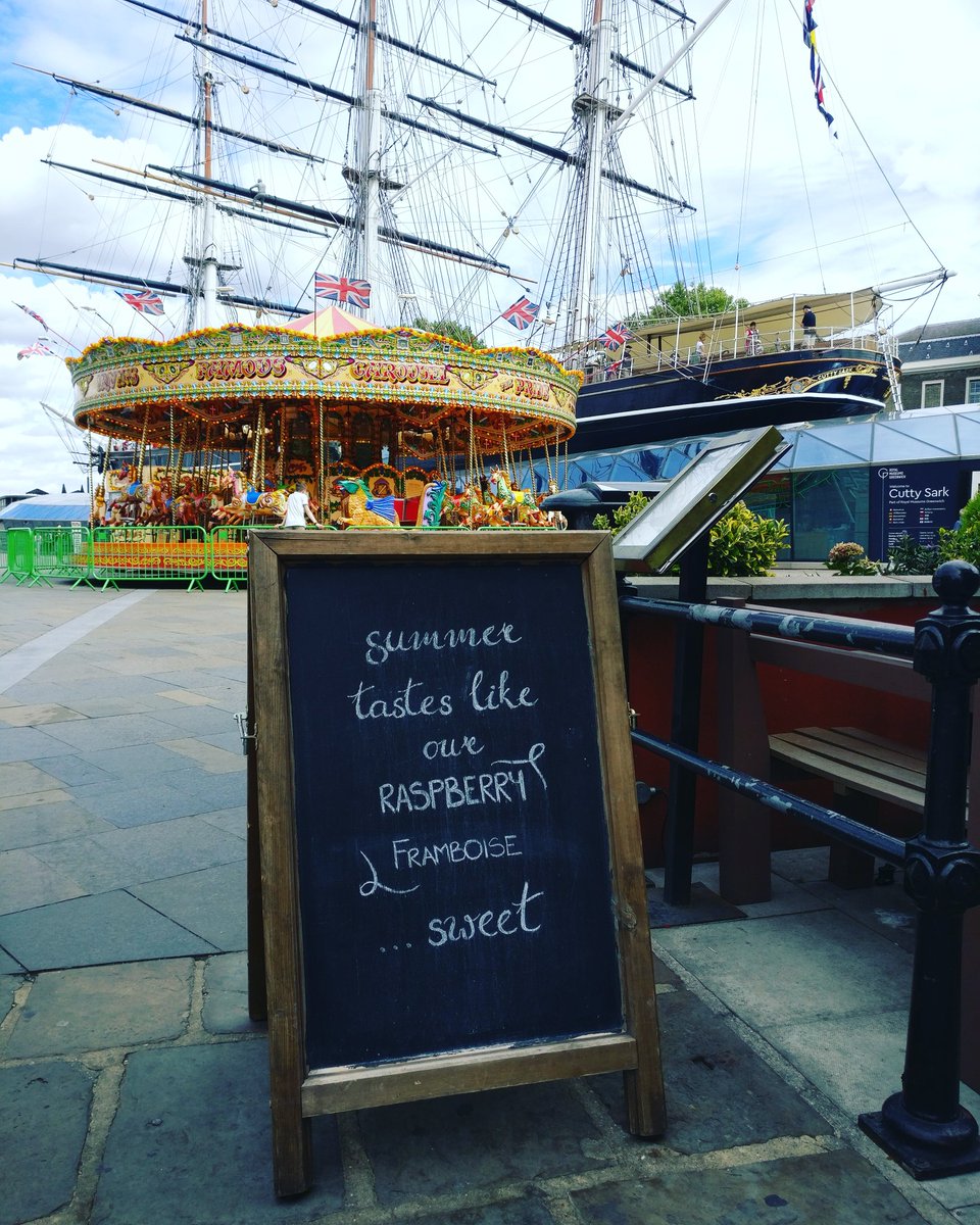 Come and enjoy sweet Gipsy summer 😍 #cuttysarkship #carousel #GipsyMoth #Greenwich #framboise #raspberrybeer
#bestpubingreenwich #gipsyfamily 
#bestviewsingreenwich