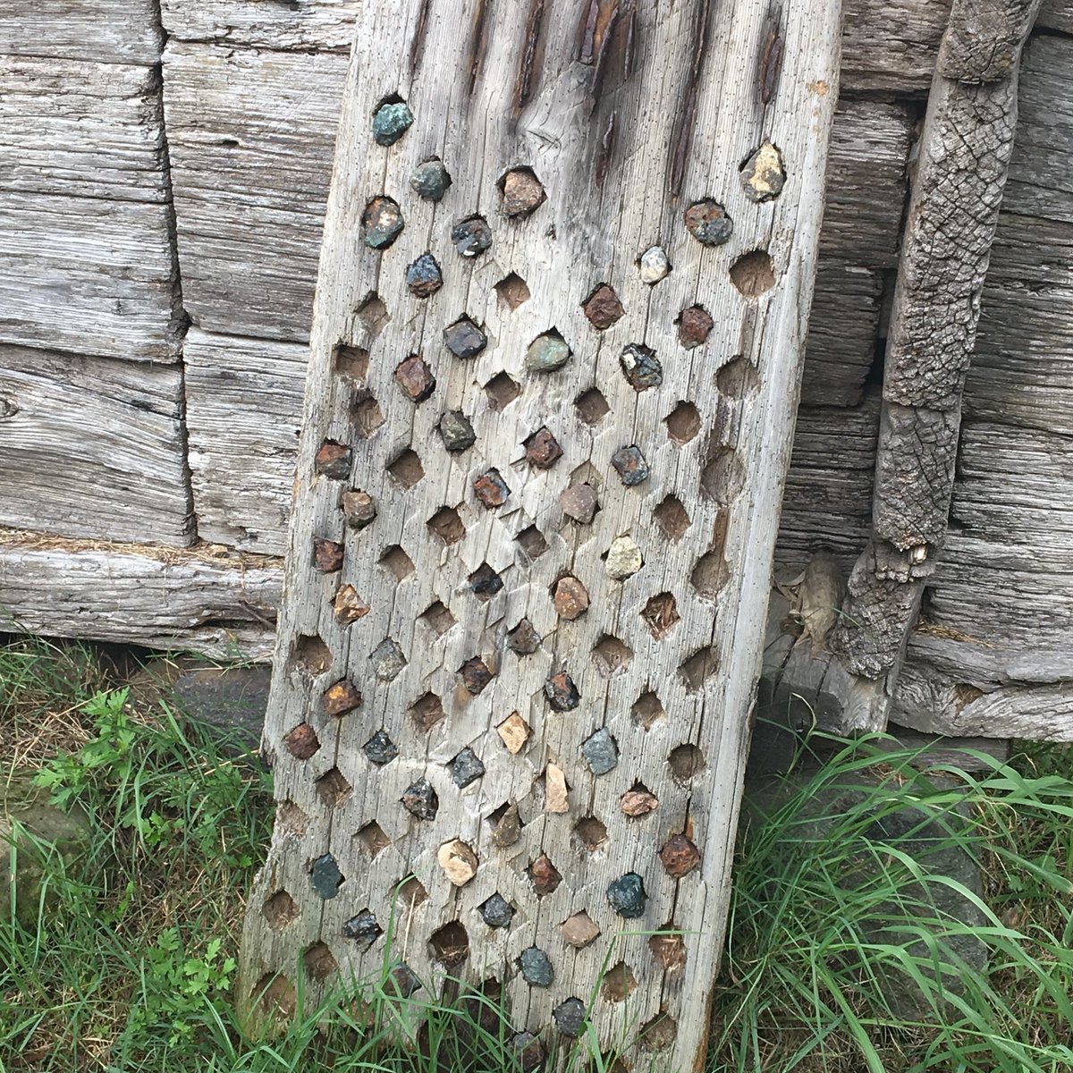 RebRod40's tweet photo. Old-style #Georgian #threshingboard. #HowCreative https://t.co/AJAzZqa5lP