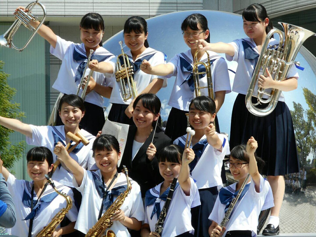 尾道北高校器楽部 8月7日 火 は吹奏楽コンクールでした 1枚目は全体写真 2枚目は2年生の集合写真です 結果は銀賞でした みんなひとりひとりが成長できた 良い機会でしたこれからの行事も引き続き頑張りますのでよろしくお願いします
