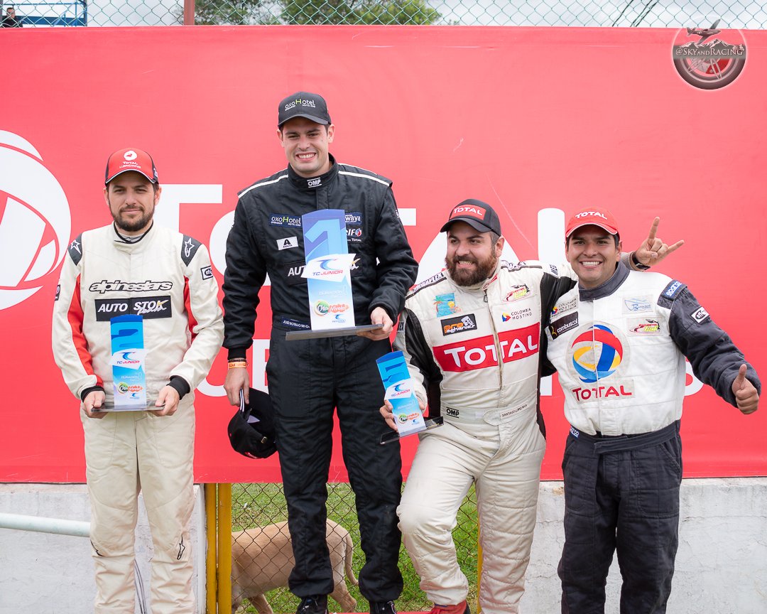 SkyAndRacing's tweet photo. 🏆 Felicitaciones a los pilotos José Botello y Esteban López quienes ganaron en su @Renault_Co @AutostokTeam la #CarreraDeDuracion y del #TCJunior @TC2000Colombia 🇨🇴 🏁 

#TC2000Colombia #SoyTotalTC2000 #Speed #Motorsport #Racing #SoyAutostokTeam #FamiliaRombo #AventuraWaya https://t.co/xgCFvNaKUz