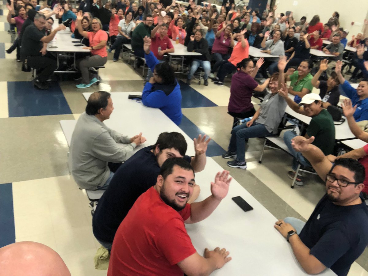 KphillipsKev's tweet photo. Was able to say thank you and great job to our AISD custodial staff today!  Some of the hardest working people in our school system !  Thank you!! ⁦@AmarilloISD⁩ https://t.co/WouJoPGqg3