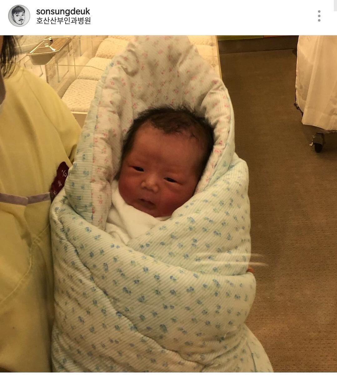 tinyprkjmn's tweet photo. 8th august - mess with namjoon’s fansites being exposed as sasaeng (three of them) and @sonsungdeuk son was born yayy #sonbubu https://t.co/pvDgqTyHAA